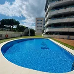 Hermoso Piso En Un Paso De La Playa De Fenals Con Piscina