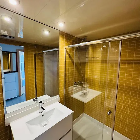 Hermoso Piso En Un Paso De La Playa De Fenals Con Piscina