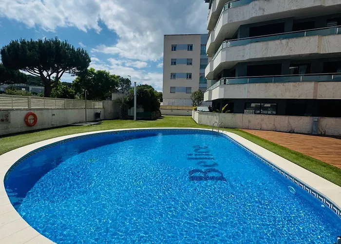 Hermoso Piso En Un Paso De La Playa De Fenals Con Piscina