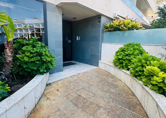 Hermoso Piso En Un Paso De La Playa De Fenals Con Piscina