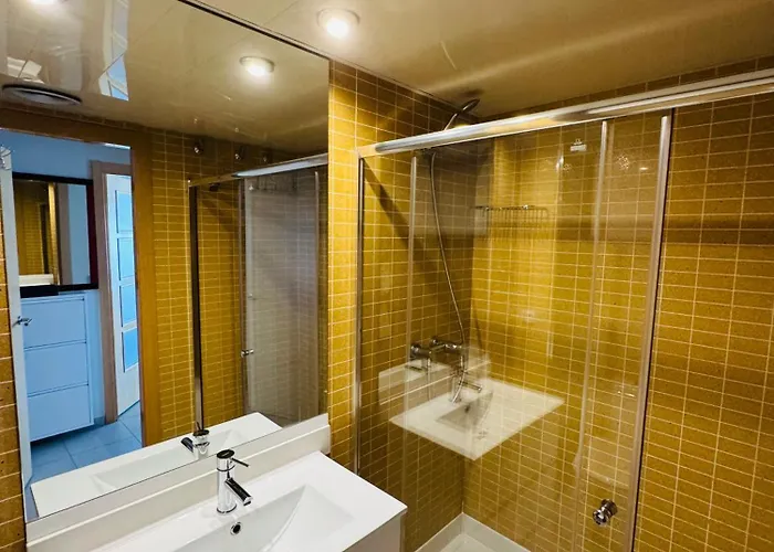 Hermoso Piso En Un Paso De La Playa De Fenals Con Piscina