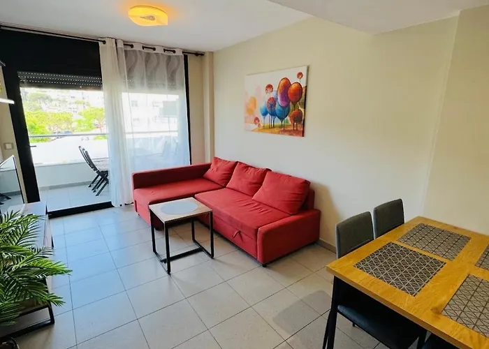 Hébergement de vacances Hermoso Piso En Un Paso De La Playa De Fenals Con Piscina *