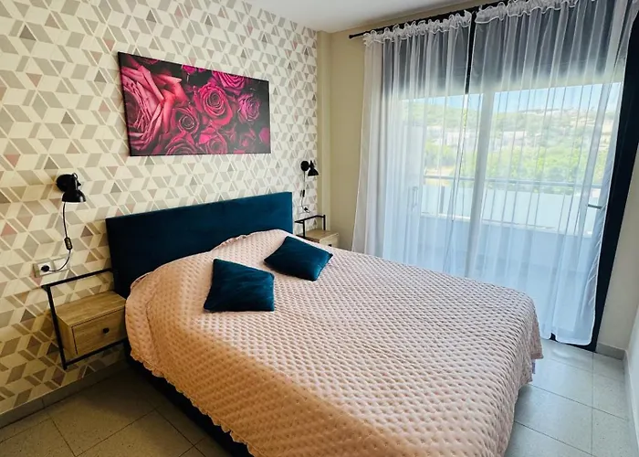 Hermoso Piso En Un Paso De La Playa De Fenals Con Piscina Vakantiehuis