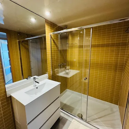 Hermoso Piso En Un Paso De La Playa De Fenals Con Piscina *